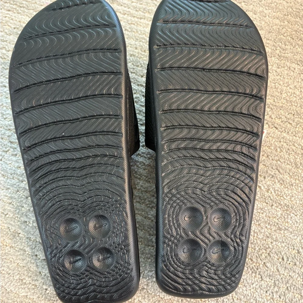 Nike Black Men’s Slide Sandals with Textured Strap
